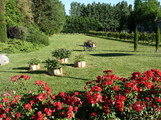 Avec son beau jardin - Mary-France