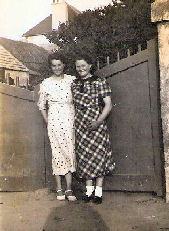 Maman  droite - 16 ans - avec sa soeur prfre ROSA