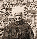 Pas de photo de sa mre Bernadette, donc ici c'est sa tante qui parat-il lui ressemblait normment